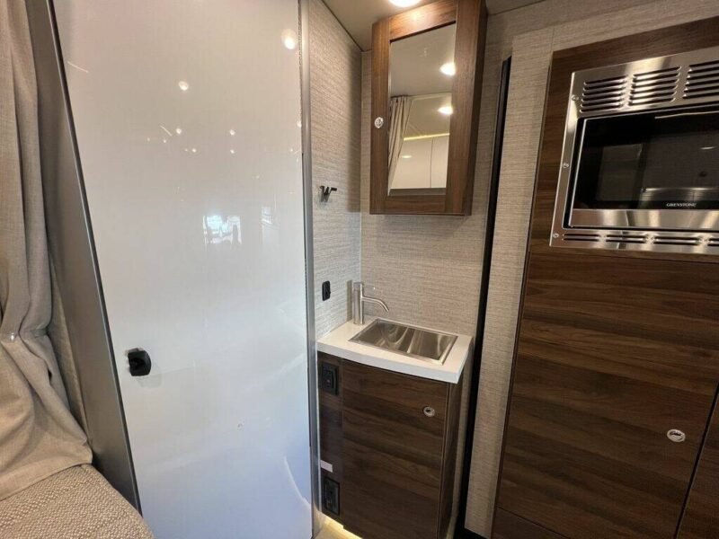 2022 Winnebago Class (OFF-GRID &PET FRIENDLY)