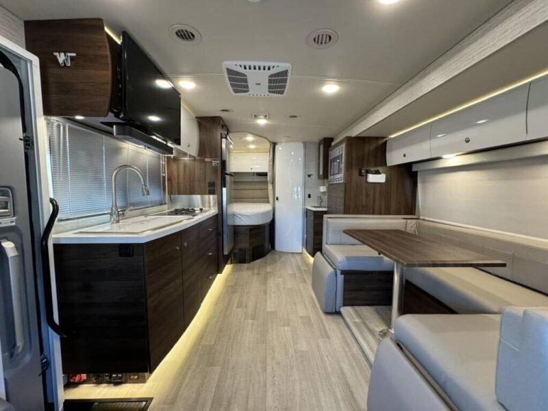 2022 Winnebago Class (OFF-GRID &PET FRIENDLY)