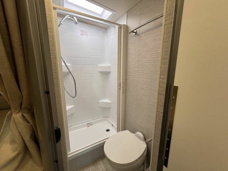 2022 Winnebago Class (OFF-GRID &PET FRIENDLY)
