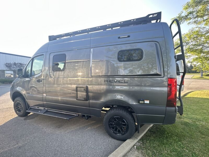 Winnebago Class B RV Solis (COUPLE RETREAT)