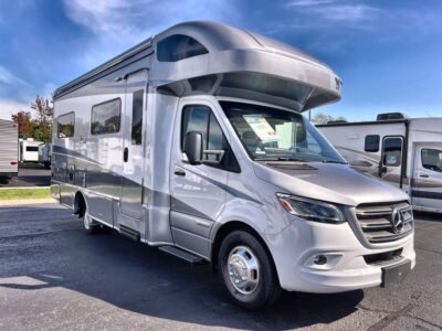 2024 Winnebago Class C RV Navion 24T