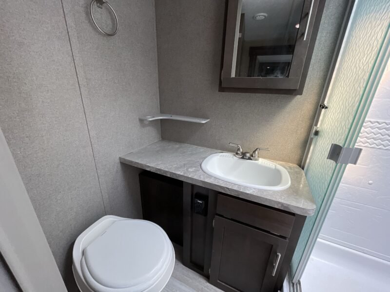 2020 Forest River Travel Trailer (SPACIOUS CAMPING)