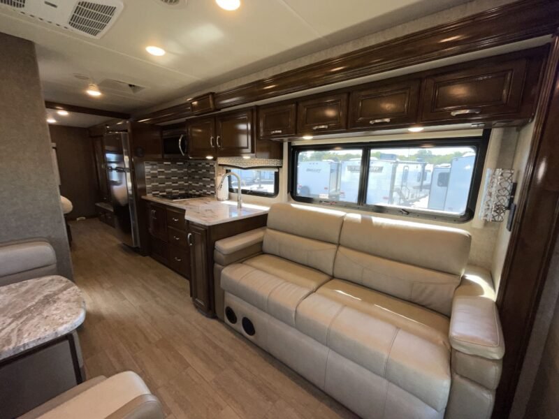 2020 Thor Class C RV MAGNITUDE