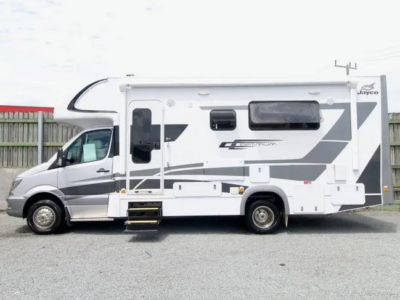 2017 JAYCO Optimum with big slide out Mercedes Benz Automatic Motorhome
