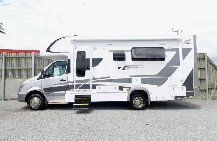 2017 JAYCO Optimum with big slide out Mercedes Benz Automatic Motorhome