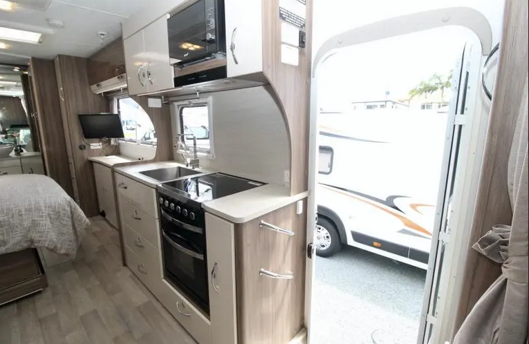 2017 JAYCO Optimum with big slide out Mercedes Benz Automatic Motorhome