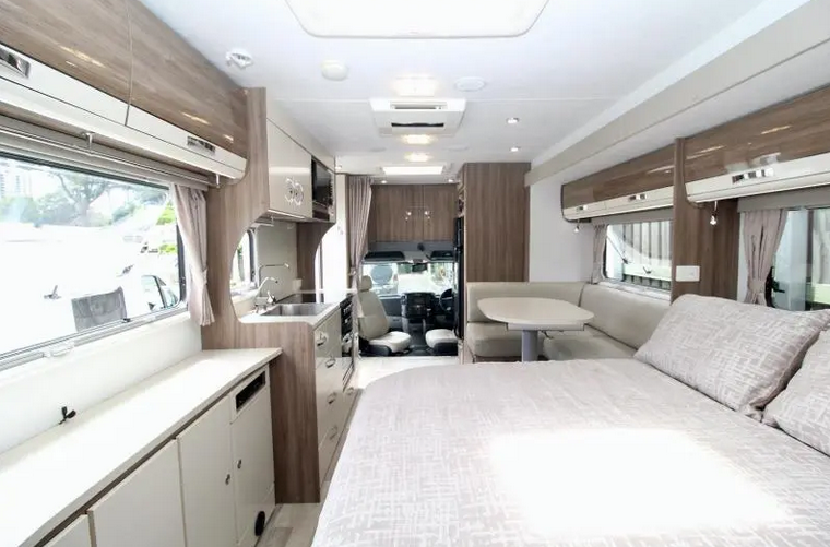 2017 JAYCO Optimum with big slide out Mercedes Benz Automatic Motorhome