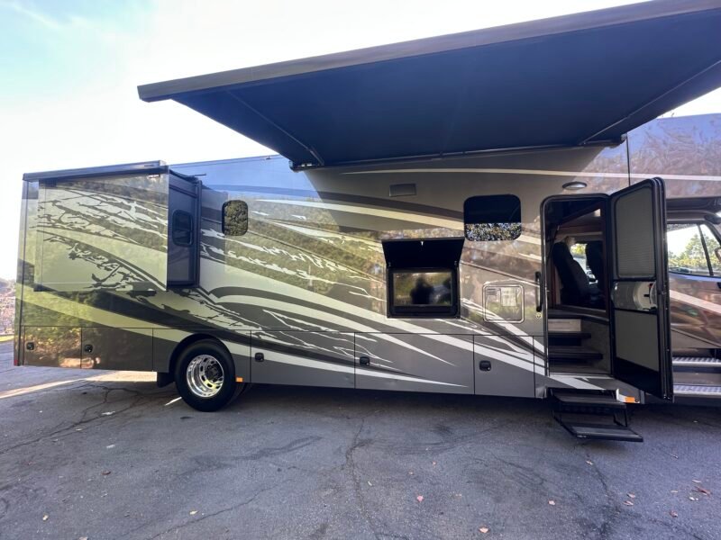 ADVENTURE TIME - 2025 Winnebago